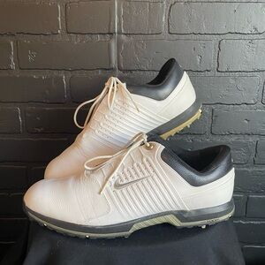 Men’s Nike Zoom Trophy golf shoes/cleats. Size 11. White with black accents.